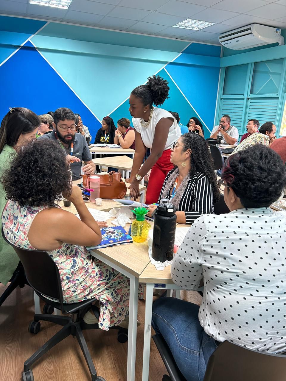 Formação aplicada para profissionais de apoio escolar